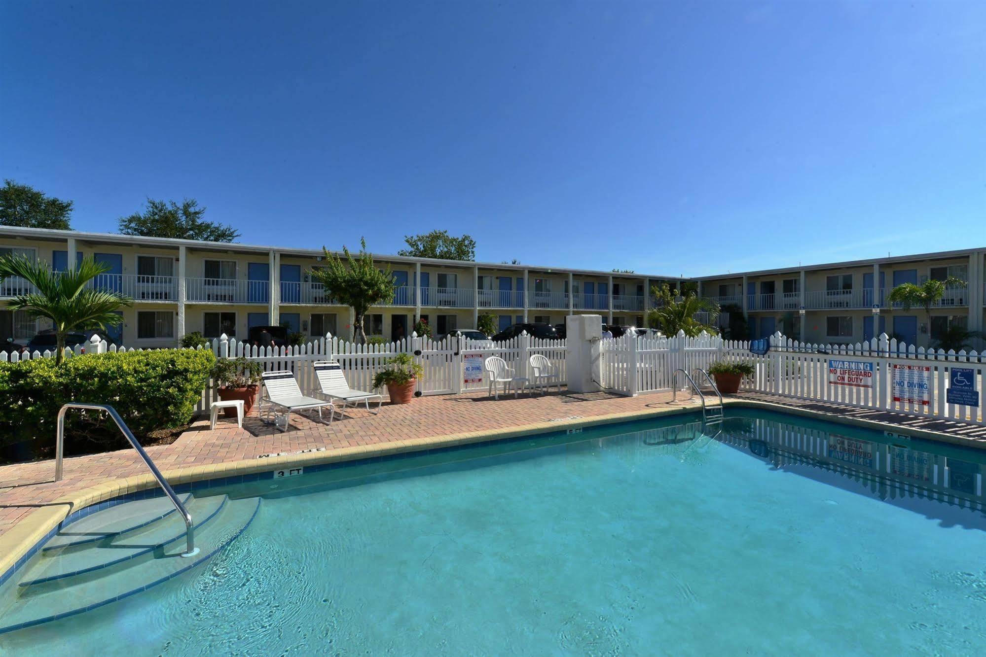 Americas Best Value Inn Bradenton-Sarasota Ngoại thất bức ảnh